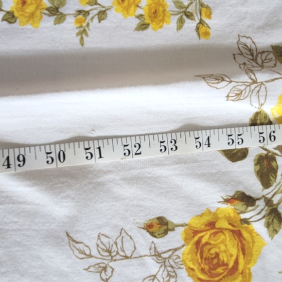 Vintage Tablecloth Yellow Cabbage Roses Cotton 63 in x 52 in - Picture 4 of 7